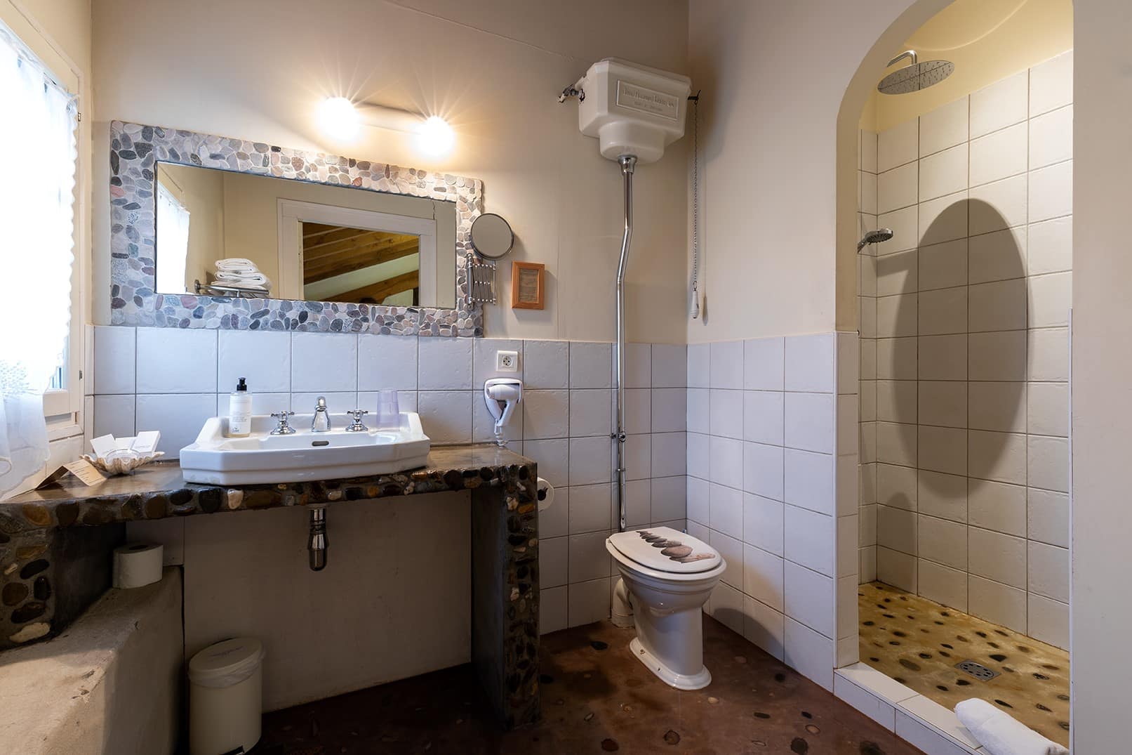 Photo 9 d'une chambre de charme : confort et authenticité d'une Ferme du Pays Basque, au Domaine de Bassilour, Bidart Pays Basque