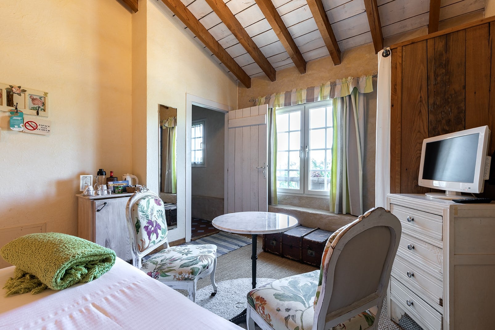 Photo 3 d'une chambre de charme : confort et authenticité d'une Ferme du Pays Basque, au Domaine de Bassilour, Bidart Pays Basque
