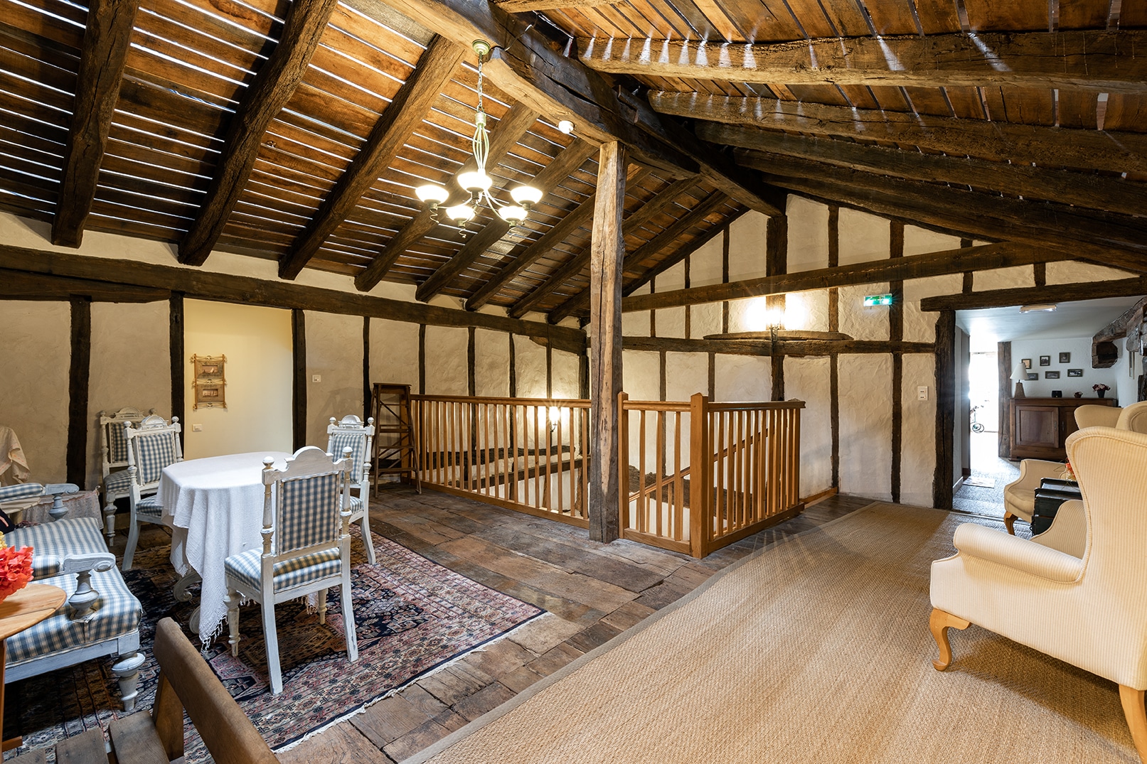 etage la ferme poutres apparentes hotel bidart